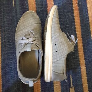 Toms sneakers